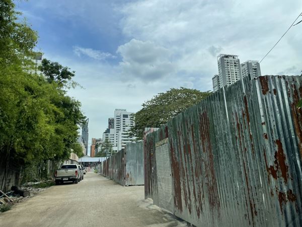 ให้เช่าที่ดินซอยสุขุมวิท 39 ใกล้ทองหล่อ อโศก พร้อมพงศ์ เพื่อสร้างบ้านพักคนงานก่อสร้าง เลือกขนาดที่ดินได้ตั้งแต่ 300 - 1200 ตร.วา ใกล้สถานี BTS พร้อมพงษ์